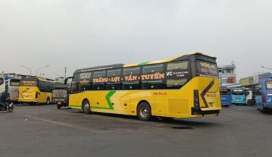Đặt vé xe Hòa Bình đi Sài Gòn bến xe Miền Đông 13 hãng